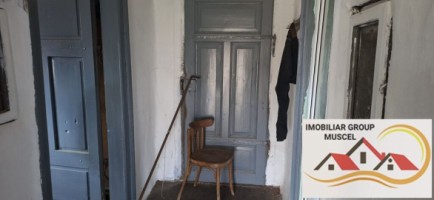 vanzare-casa-in-campulung-intr-o-zona-linistita-cu-3-camere-demolabila-cu-o-suprafata-de-teren-28000-mp-la-pretul-de-47000-de-euro-negociabil-5
