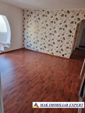 apartament-3-camere-cf-1-et-1-in-grui-campulung-muscel-arges-0