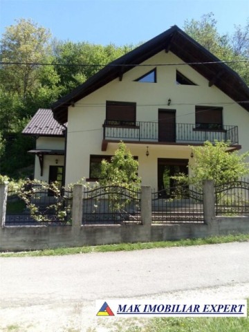 vila-6-camere-teren-1100-mp-in-valea-barbusii-campulung-ag