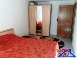 inchiriez-apartament-3-camere-decomandatrenovat-zona-selimbar-1