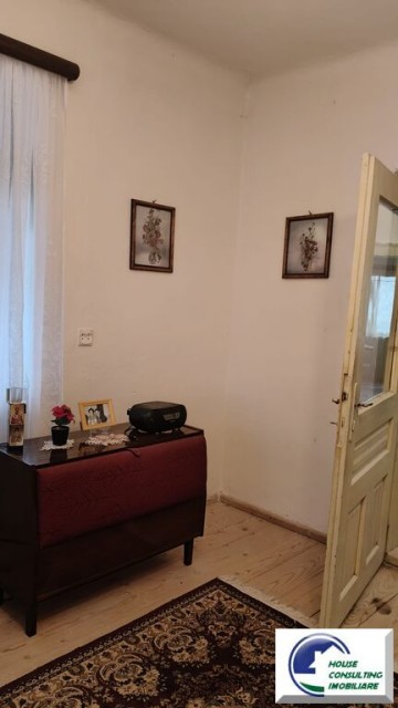 casa-cu-patru-camere-si-teren-situata-in-busteni