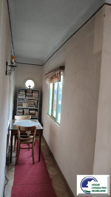 casa-cu-patru-camere-si-teren-situata-in-busteni-7