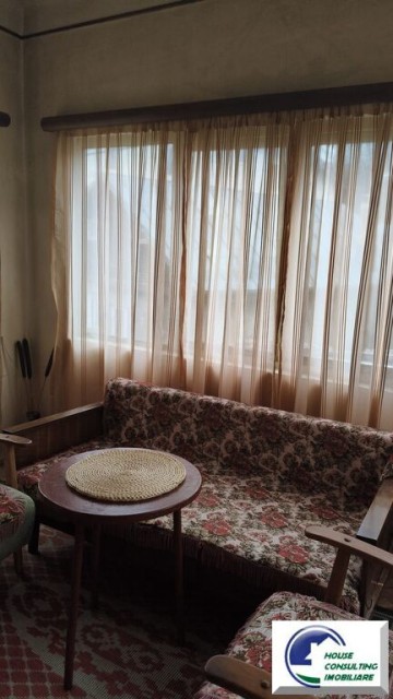 casa-cu-patru-camere-si-teren-situata-in-busteni-8