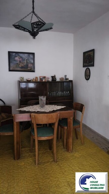 casa-cu-patru-camere-si-teren-situata-in-busteni-9