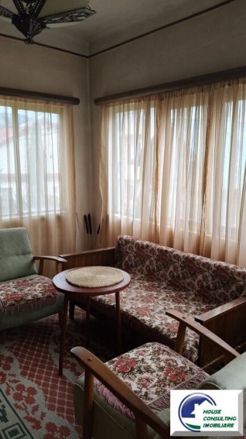 casa-cu-patru-camere-si-teren-situata-in-busteni-10