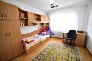 inchiriez-apartament-3-camere-decomandat-zona-vasile-aaron-2