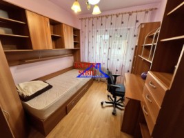 inchiriez-apartament-4-camere-decomandat-zona-vasile-aaron-4
