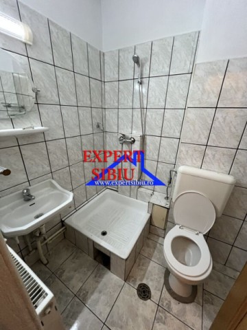 inchiriez-apartament-4-camere-decomandat-zona-vasile-aaron-12