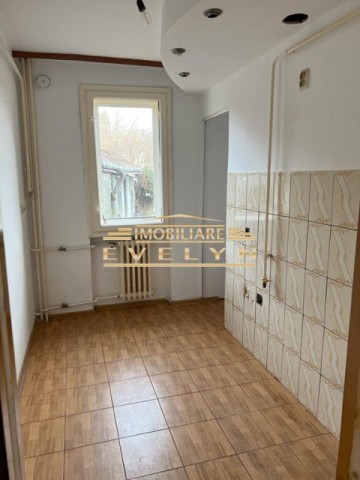 garsoniera-de-vanzare-bloc-de-apartamente-parter-inalt-2