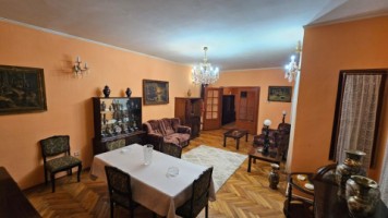 democratiei-vila-280-mp-cu-piscina-business-9