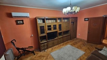 democratiei-vila-280-mp-cu-piscina-business-45