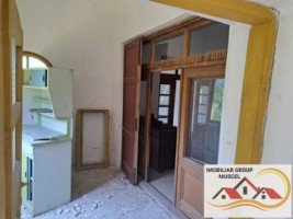 vanzare-casa-cu-4-camere-bucatarie-2-holuri-beci-cu-teren-de-10556-mp-pret-140000-euro-negociabil-6