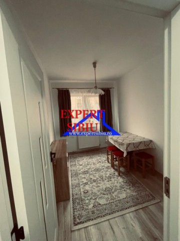inchiriez-apartament-3-camere-recent-renovat-zona-cedonia-5