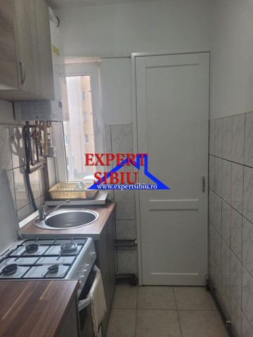 inchiriez-apartament-3-camere-recent-renovat-zona-cedonia-6