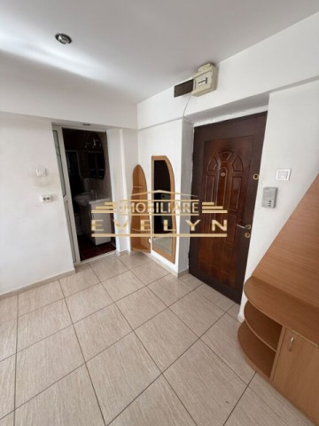 apartament-2-camere-decomandat-de-vanzare-ultracentral-piata-mare-3