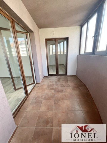 apartament-trei-camere-de-vanzare-sebes-petresti-1